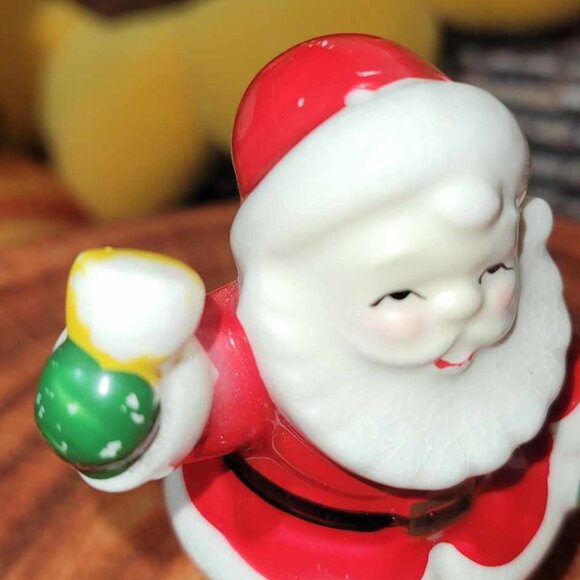 🎄Vintage Santa Claus Salt & Pepper Shakers - Picture 9 of 9